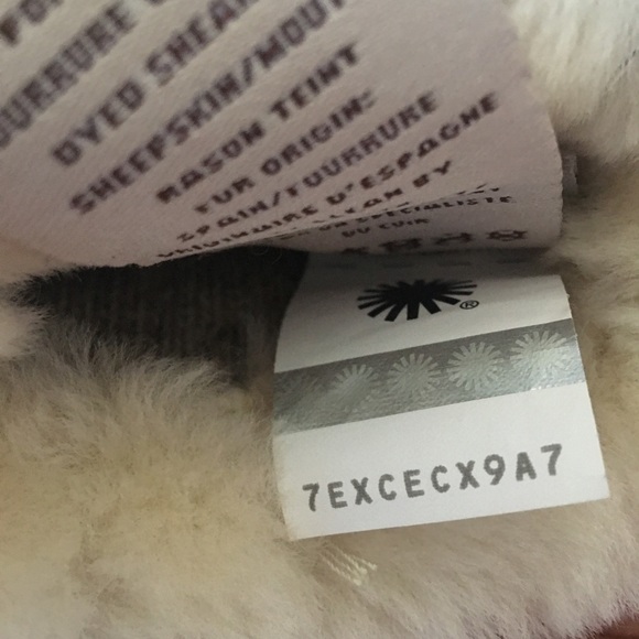 Reserved , UGG, Genuine Leather Shorty Tech Gloves - Picture 5 of 5